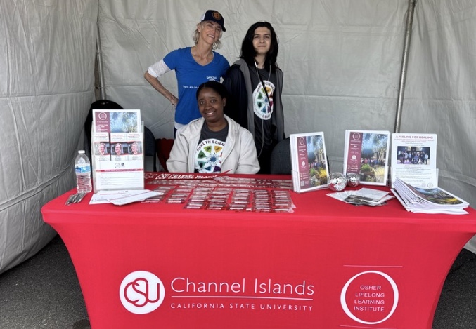 students hosting booth at moving day