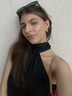 Headshot of Elizabeth Lanovaya