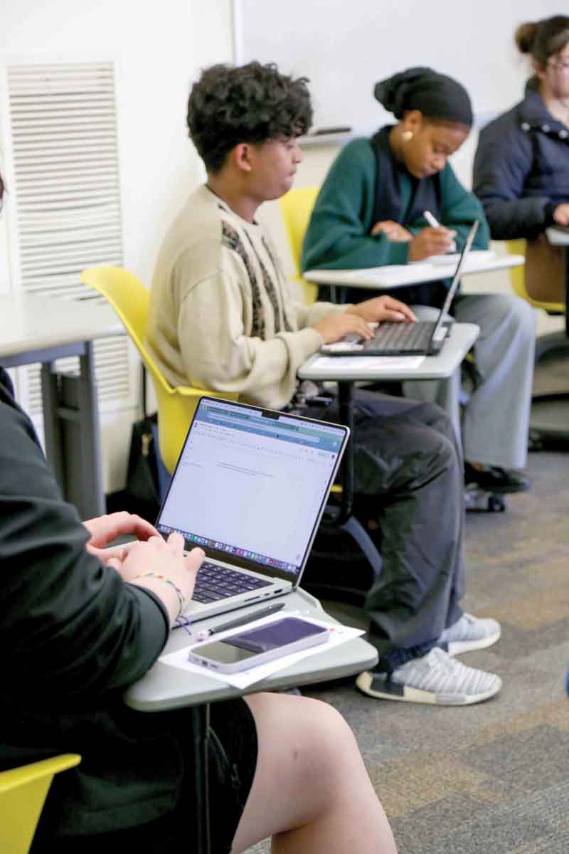 Students listen to the lecture and take notes. 